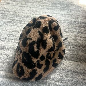Black and brown cheetah Sherpa bucket hat